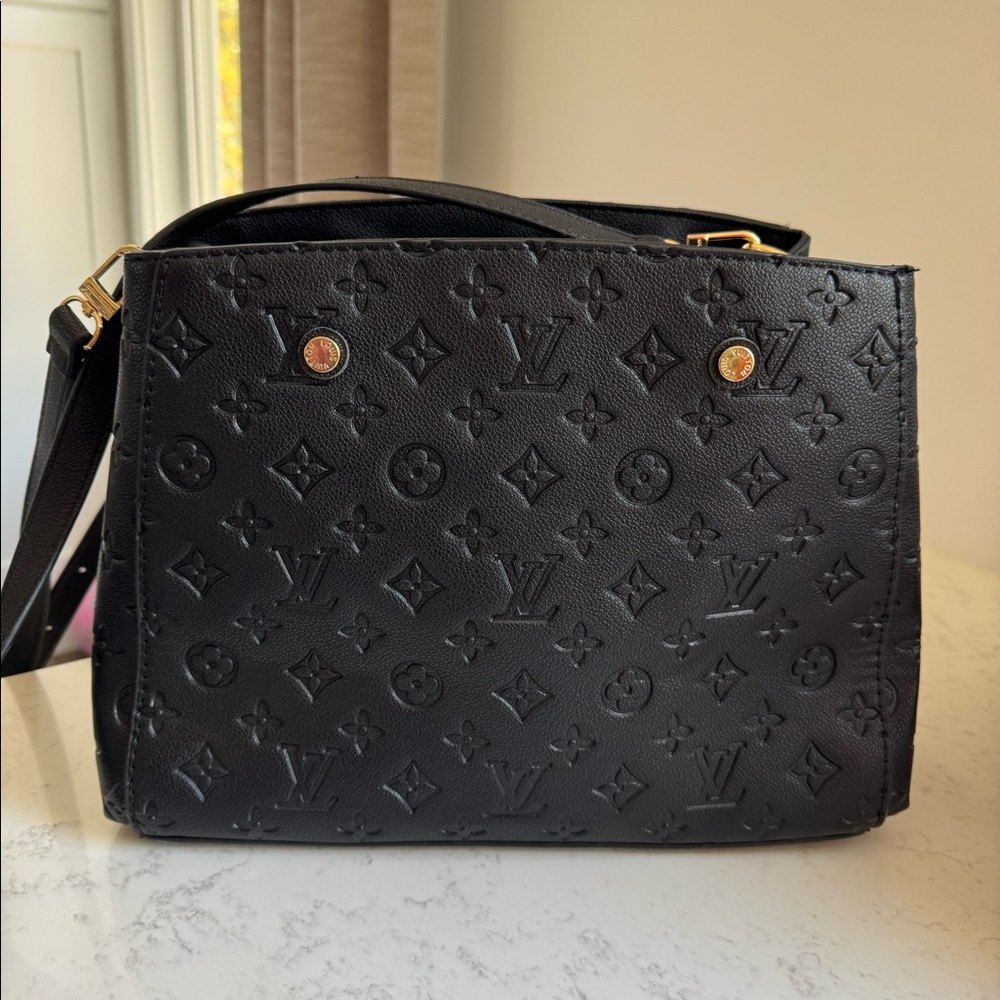 Black Detail Crossbody | New